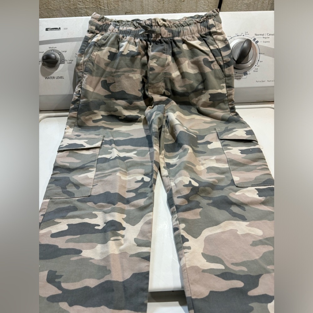 Abercrombie & Fitch girls pants sz 11/12. Like brand new.